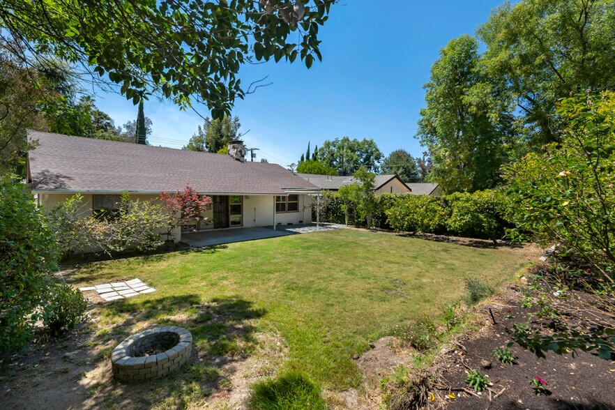 Building Photo - 4850 Excelente Dr