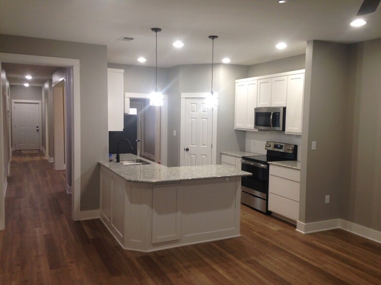 kitchen - 308 Candlewood Cir