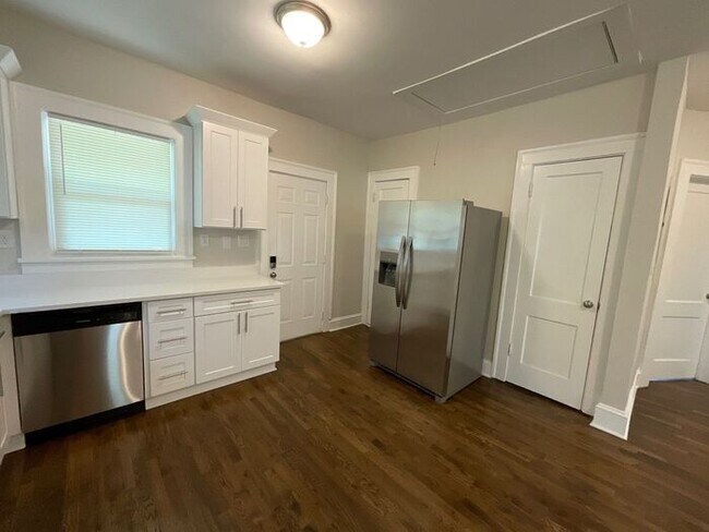 Building Photo - **Bright & Stylish 2 Bedroom Atlanta Home ...