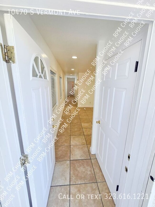 Building Photo - 10470 S Vermont Ave