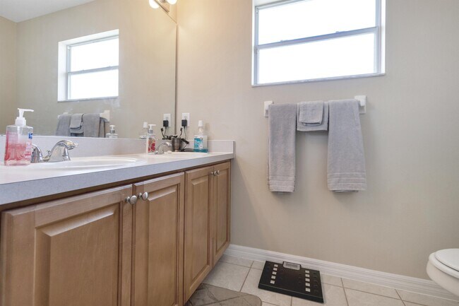 Building Photo - 5145 Marbella Isle Dr