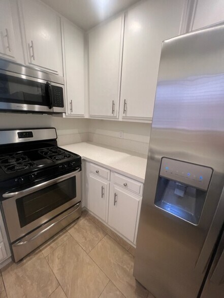 Building Photo - Whitsett Apartments