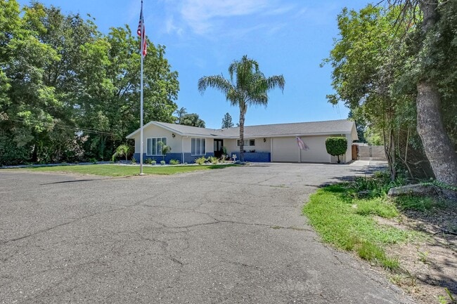 Building Photo - Modern Country Retreat on Half Acre in Gridley 3+ Bedrooms