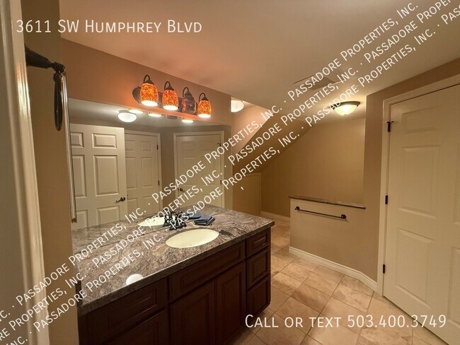 Building Photo - 3611 SW Humphrey Blvd