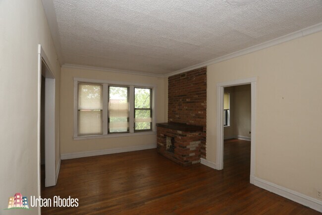 Building Photo - 3517 N Racine Ave