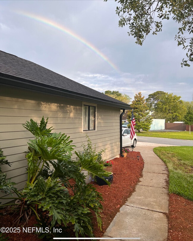 Building Photo - 1809 Kings Way