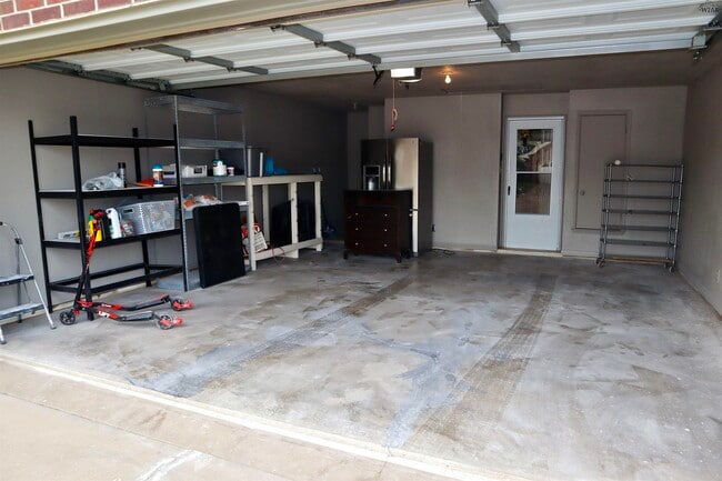 Building Photo - 19 Pilot Point Dr