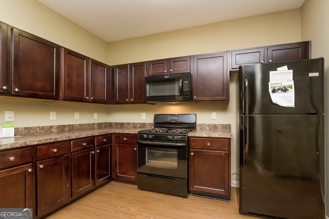 Building Photo - 526 Hill Crest Cir