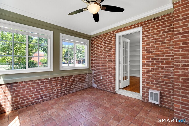 Building Photo - 134 Dyer St