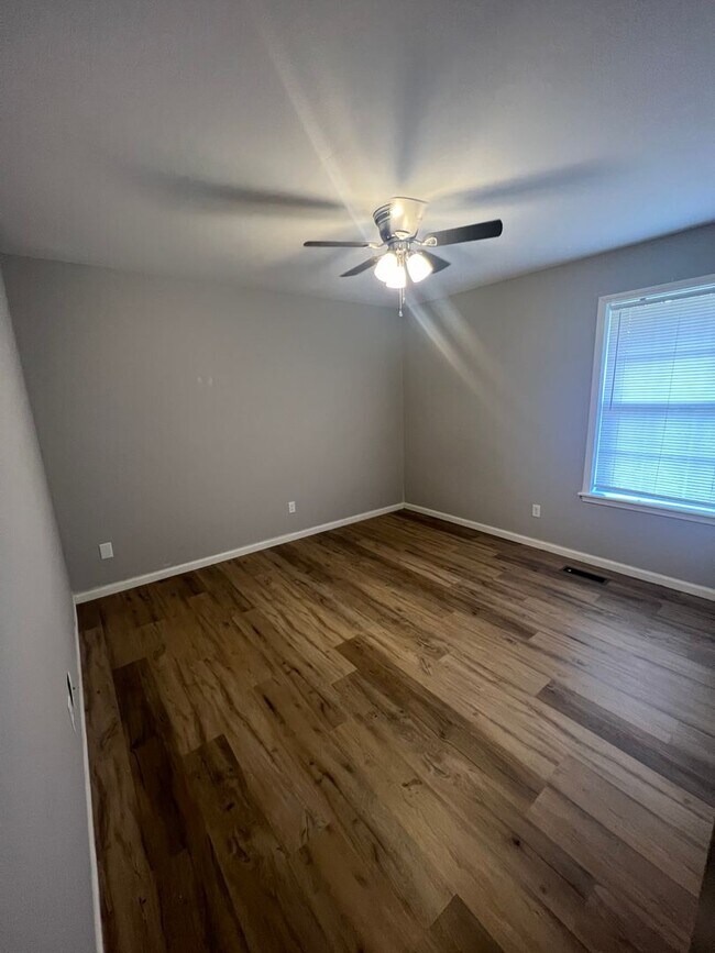 Building Photo - 645-647 W. Country Squire Ct