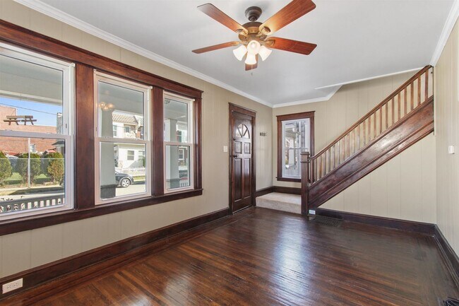 Building Photo - Spacious Single Family Home In York City!