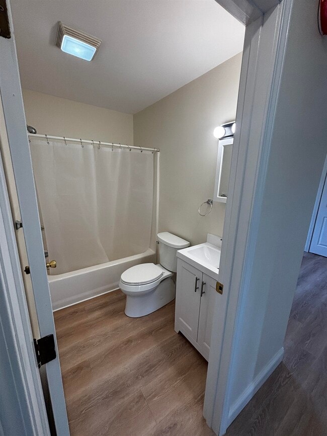 Building Photo - 49 River Rd