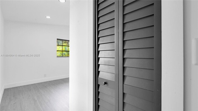 Building Photo - 2413 Gulfstream Ln