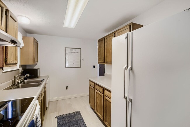 Building Photo - 329 Chinook Ave
