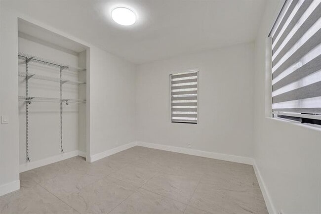 Building Photo - 3501 N Park Rd