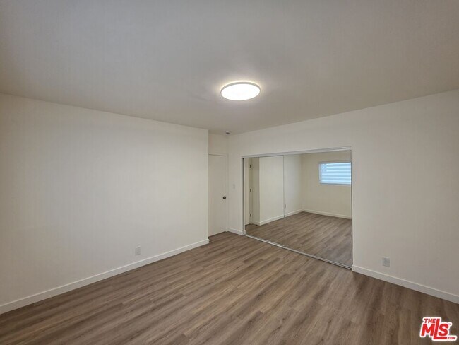 Building Photo - 827 9th St