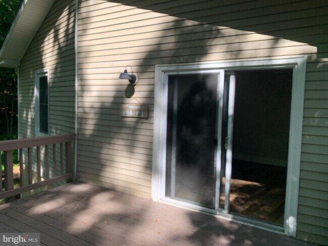 Building Photo - 132 Pinecrest Ln