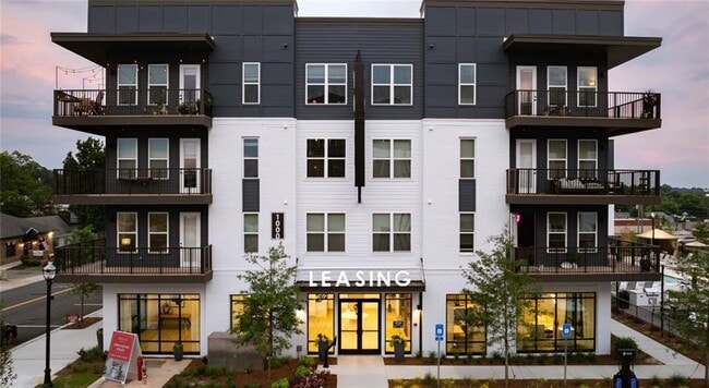 Building Photo - 1000 Rea Dr SW