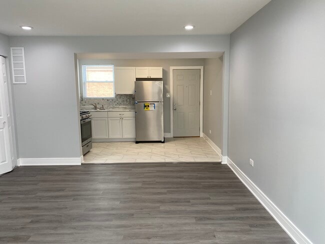 Building Photo - 126 Sibley Blvd