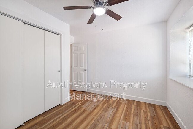Building Photo - 2217 Mission Hill Dr