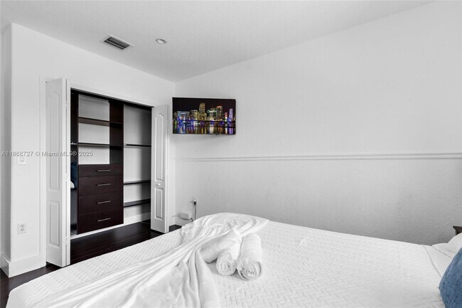 Building Photo - 5161 SW 159th Ct