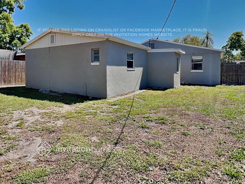 Building Photo - 2545 17th Ave S