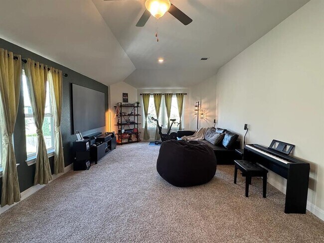 Building Photo - 735 Expedition Way