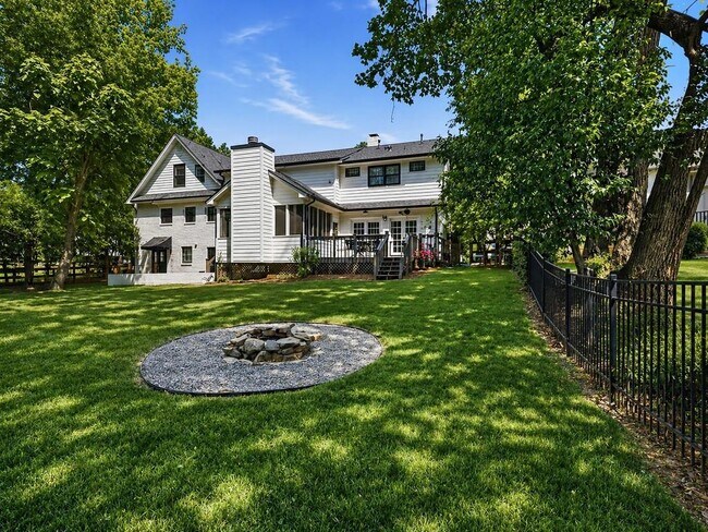 Building Photo - 1350 Battleview Dr NW