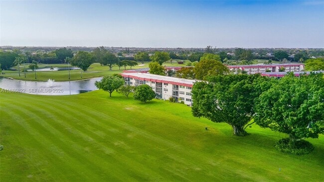 Building Photo - 9820 S Hollybrook Lake Dr