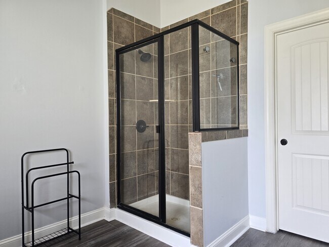 Building Photo - 8809 Crenshaw Dr