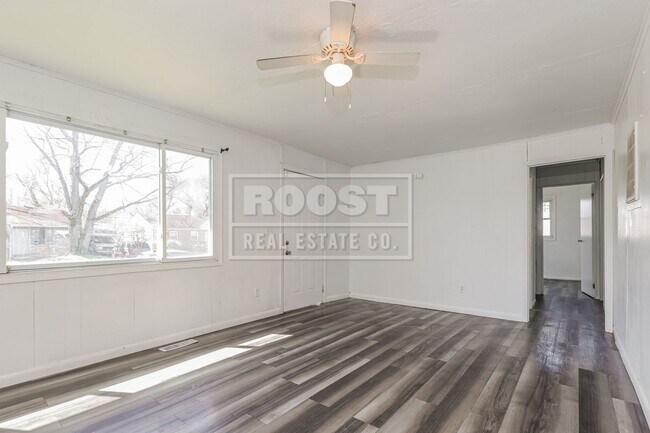 Building Photo - 3 Bedroom 1 Bathroom Single Family Home Available in Springfield!