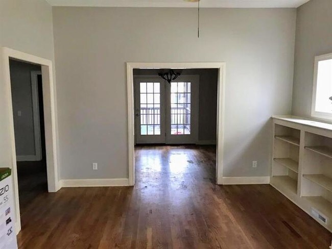 Building Photo - 921 SW Ovation Dr