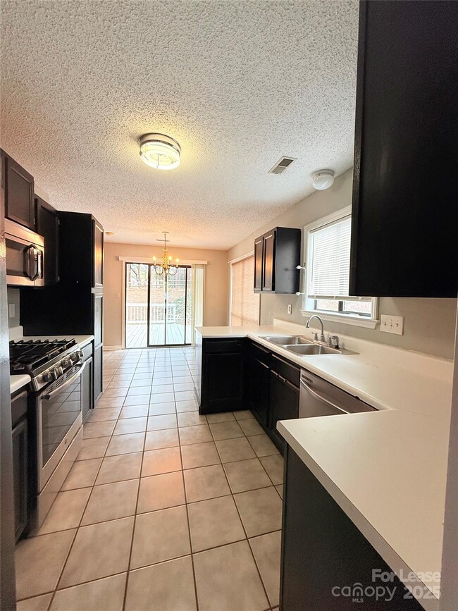 Building Photo - 6924 Long Needles Dr