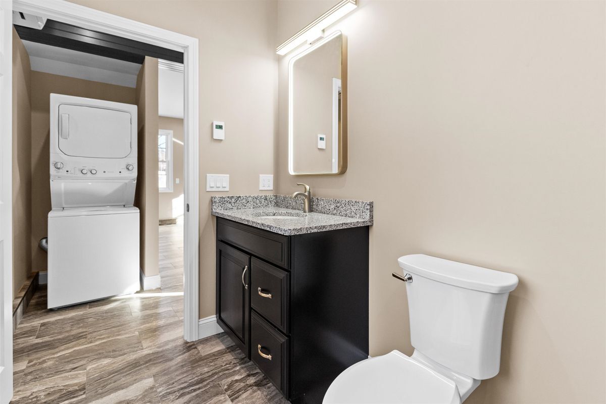 Building Photo - 6 Latchkey