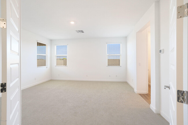 Building Photo - 16581 W Charlotte Dr