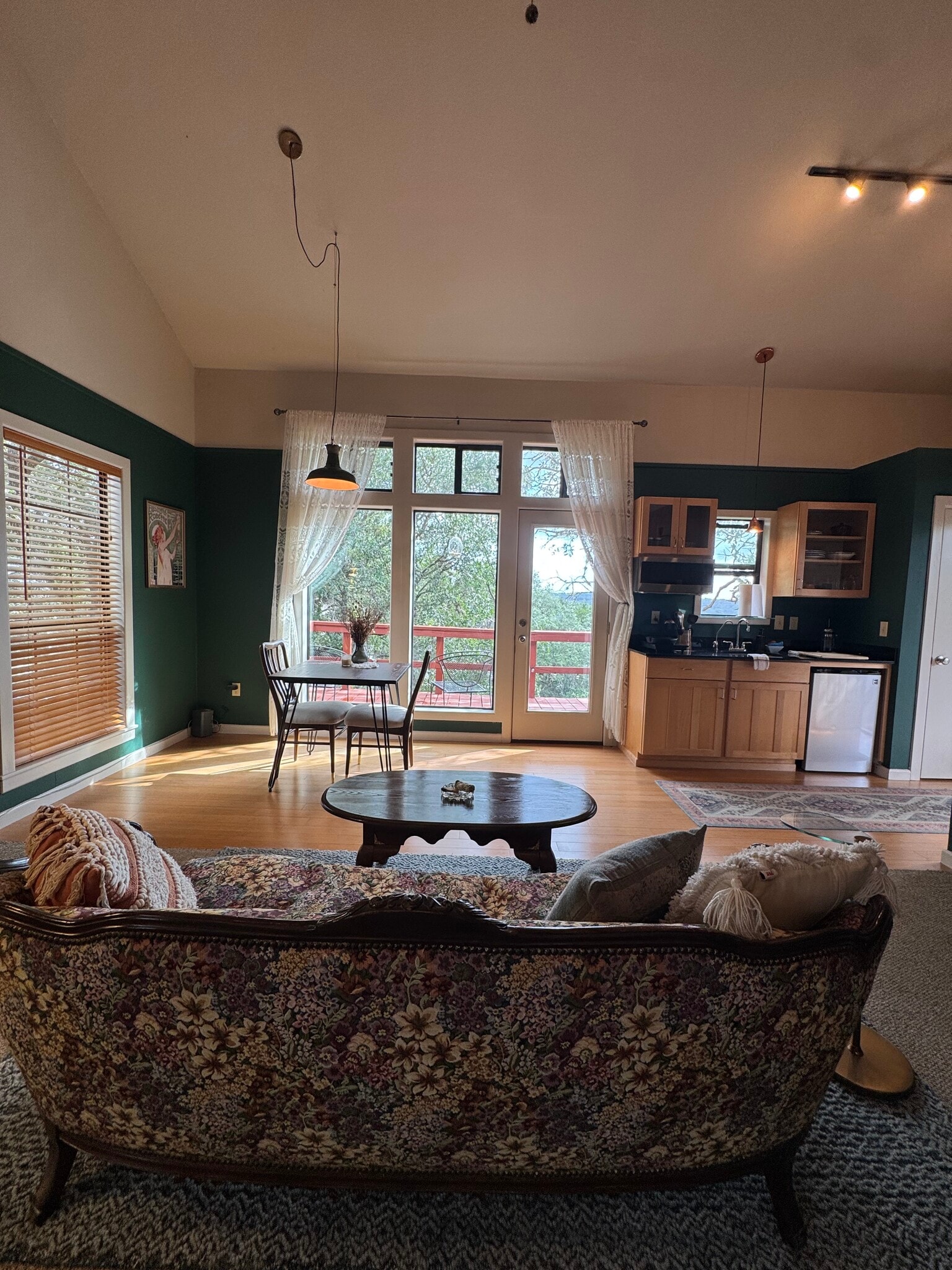 Living Area - 1825 Phantom Rider Trl