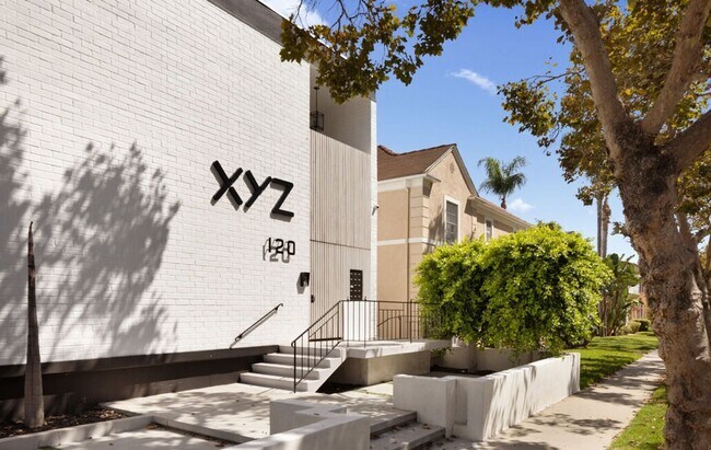 Building Photo - CANON DR, 120