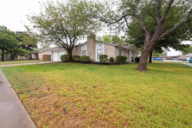 Building Photo - 11605 Gungrove Cir