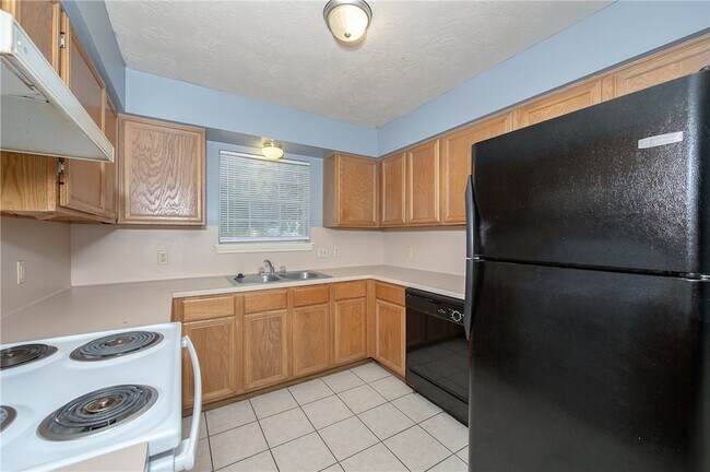 Building Photo - 1813 Sara Dr