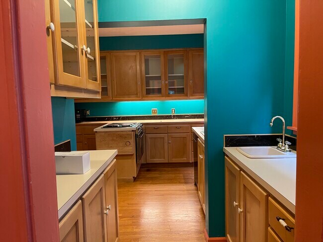 Building Photo - 409 SE 15th Ave