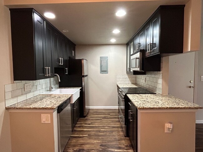 Building Photo - **Leasing Special** Newly renovated 1 Bed/1 Bath Condo near Lowry/Cherry Creek