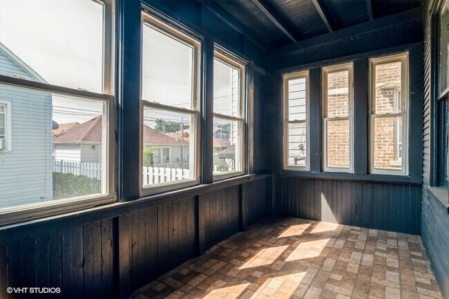 Building Photo - 5131 W Henderson St