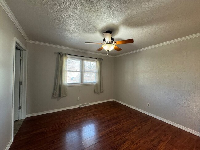 Building Photo - Gorgeous 3 bedroom, 2 bath home in a great Springfield neighborhood!