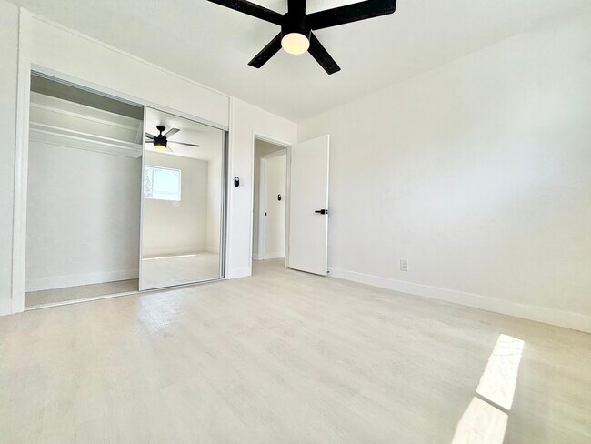 Building Photo - 700 Glenway Dr