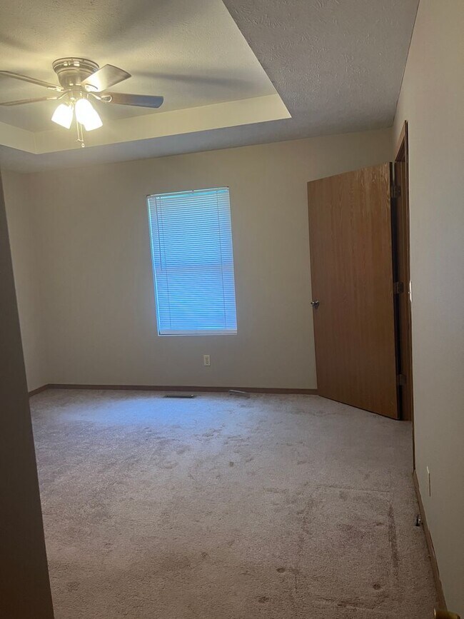 Building Photo - 3 bedroom/1.5 bathrooms