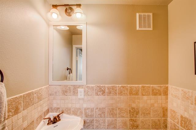 Building Photo - 1862 Summit Ave