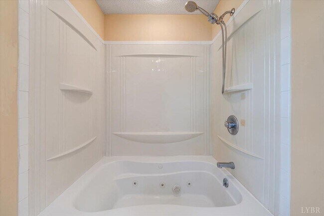 Building Photo - 405 Oakland Cir