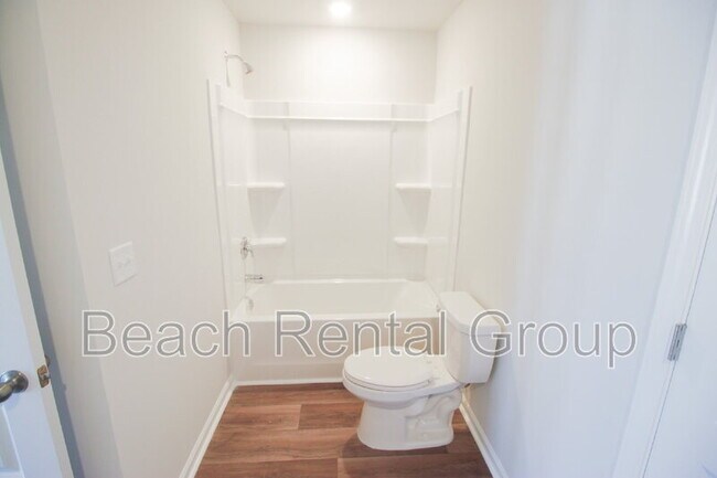 Building Photo - 1382 Speedway St