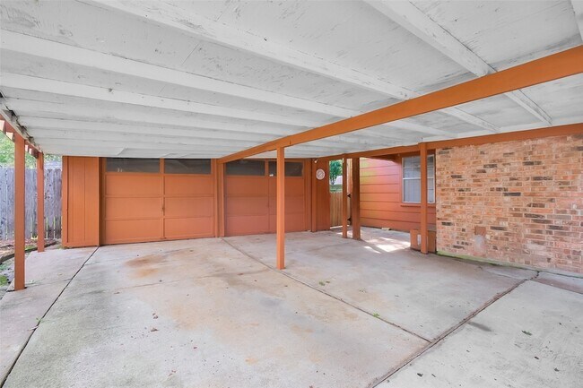 Building Photo - 2015 Tanglelane St