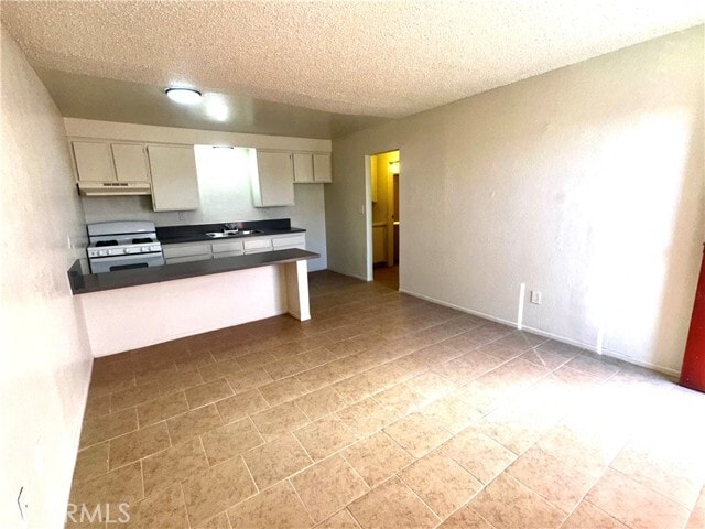 Building Photo - 11661 White Ave